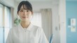 笑顔の歯科衛生士の日本人女性