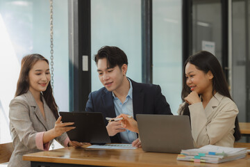 employees are discussing and exchange their idea to solve some miner problem, group of entrepreneurs is planning strategy to increase their income in the office, happy working