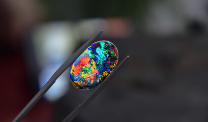 opal Is a gem that has beautiful colors Rare and expensive In the gemstone clamp.