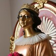 représentation d'une icone dorée dans une église ou une chapelle en ia, sainte ou vierge
