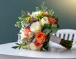 bouquet de fleurs fraiches de la marié posé lors de la cérémonie de mariage en ia
