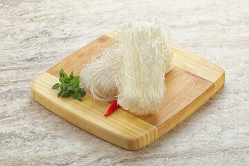 Raw cellophane noodles for bowling