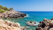 Roches et Vagues: La Côte Méditerranéenne Brille sous le Soleil