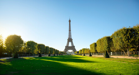 Wall Mural - view of the champ de mars