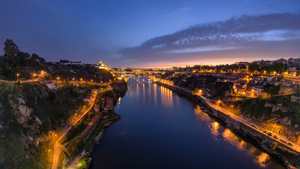 Wall Mural - Day to night view of the historic city of Porto, Portugal timelapse with the Dom Luiz bridge