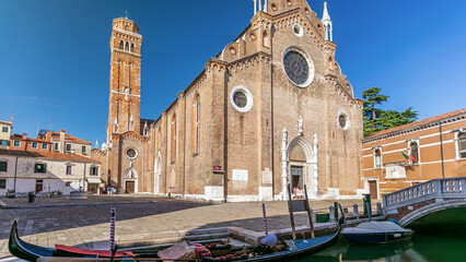 Wall Mural - Basilica di Santa Maria Gloriosa dei Frari timelapse. Venice, Italy