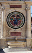 Belle fresque au dessus de la fontaine à Arles