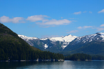 Naklejka na meble Cruise in the Gulf of Alaska with beautiful mountain scenery- United States