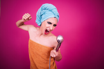 Wall Mural - A funny guy in make-up sings in the shower. Retro style. Pink background.