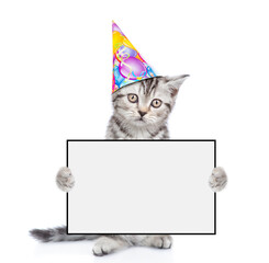 Aufkleber - Cute kitten wearing party cap holds blank white banner. isolated on white background