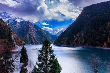 Wall Mural - Scenic view of a lake in mountains of Jiuzhaigou valley in China