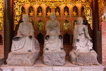 Wall Mural - Many Buddha statues in a hindu temple in Vietnam