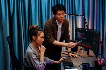 it developers discussing with point to intelligent website development coder system running data onl