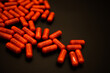 © Marcin - Czerwone tabletki na czarnym tle