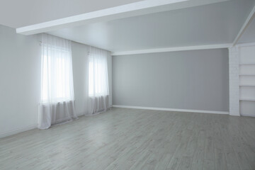 Poster - Empty room with large windows and laminated floor