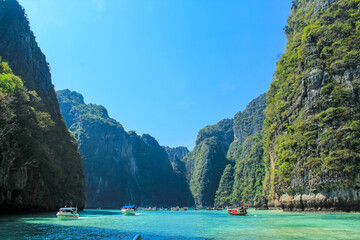 Wall Mural - Landscape with boats with tourists at Maya Bay - Thailand