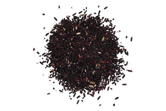 a pile of black rice grains isolated transparent