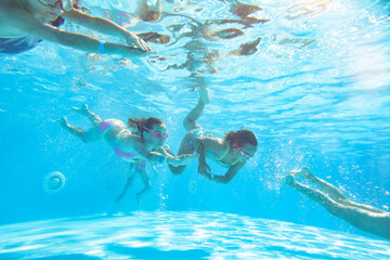 Wall Mural - kids swimming in pool