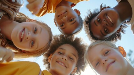 On Children’s Day, children of different skin colors gathered happily in front of the camera. They formed a circle and you could feel the youthful atmosphere from them.