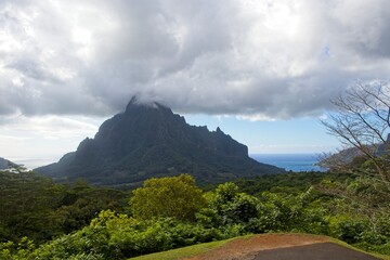 Wall Mural - Volcanic peaks rise above the island of Mo'orea, French Polynesia