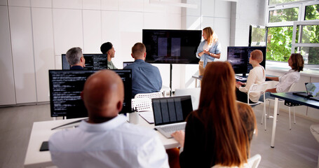 Fototapete - Programmer Code Training In Classroom