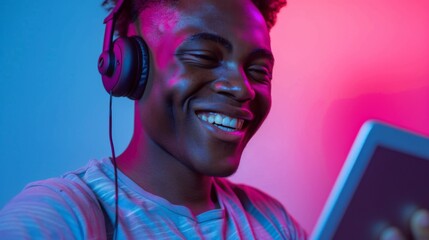 Canvas Print - The smiling man with headphones