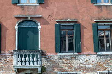 Canvas Print - Ancient doors and windows