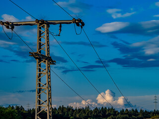 Poster - Strommasten und große Wolkengebilde