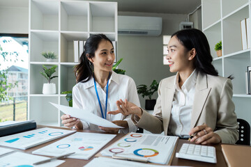 Wall Mural - business woman discussing strategy in office. colleagues collaborating on business report