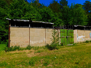 Wall Mural - Ruine der ehemaligen Kunststein und Zementwarenfabrik
