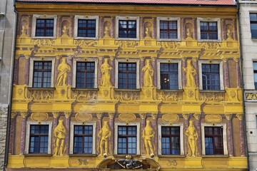 Wall Mural - Wunderschöne Fresken an einer Fassade in Wrocław, Polen