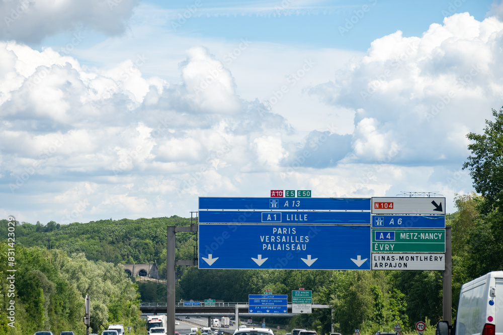 Route Rouge Driving on highway and road signs to Paris and other French cities ...