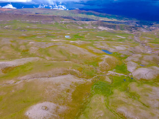 FOTO AEREA DE LAGUNA Y MONTAÑAS EN LA REGION AYACUCHO PERU 2024