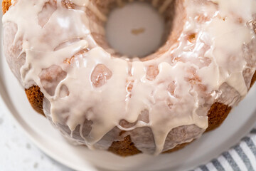 Canvas Print - Simple vanilla bundt cake from box cake