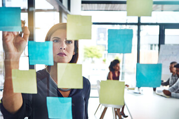 Aufkleber - Thinking, writing and business woman planning presentation in office for schedule, goal or team calendar. Agenda, idea or sticky note with creative, vision or research results for storyboard mind map