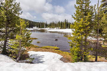 Wall Mural - Devil's Lake, one of the Cascade Lakes, in spring time