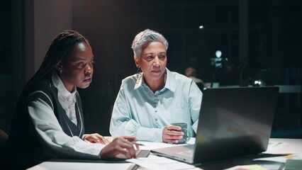 Canvas Print - Business people, laptop and audit discussion in office at night for overtime accounting meeting. Corporate team, accountant and auditors with tech for financial report, erp and budget plan deadline