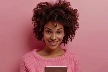 Poster - Woman in pink sweater using cell phone smiling