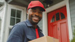 © Gabriel - Retrato de um homem negro com roupas de trabalho realizando a entrega de uma caixa de papelão na porta de uma casa