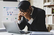 © Wasan - Businessmen who are serious about their work are suffering from headaches and stress.