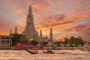 Wall Mural - The most beautiful Viewpoint Wat Arun,Buddhist temple in Bangkok, Thailand 