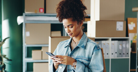 Aufkleber - Business, boxes or woman with smartphone, typing or social media for startup, logistics order or industry. Person, entrepreneur or employee with package, cellphone or connection with inventory or app