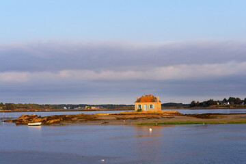 Canvas Print - Saint Cado village on the bank of the Etel river