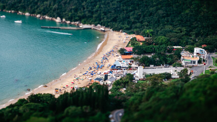 Poster - Crowded beach with a lake in the foreground