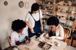 © Zamrznuti tonovi - Diverse creative students learning decorating clay techniques at workshop