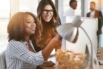 Aufkleber - Office, monitor and women with smile in conversation for research, feedback and support in training. Happy, business people and discussion with computer for administration, mentor or portfolio review