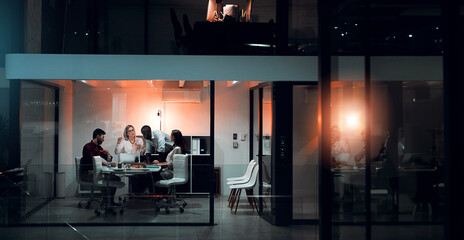 Fototapete - Discussion, night and teamwork with laptop in boardroom, banner and deadline for project and planning. Collaboration, online and business people, proposal and talking for financial records in dark