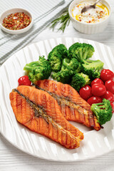 Sticker - grilled salmon steaks with broccoli and tomatoes