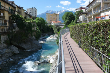 Wall Mural - Il fiume Mera nel tratto che attraversa la cittadina di Chiavenna in provincia di Sondrio, Lombardia, Italia.