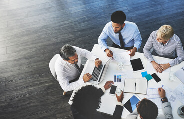 Aufkleber - Collaboration, meeting and graph for people, laptop and research for startup, online and top view of team. Discussion, project and internet for news in boardroom, budget analyst and app for planning